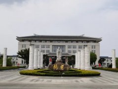 国庆中秋双节同庆，，，，，，，亿万先生MR集团红旗飘扬！