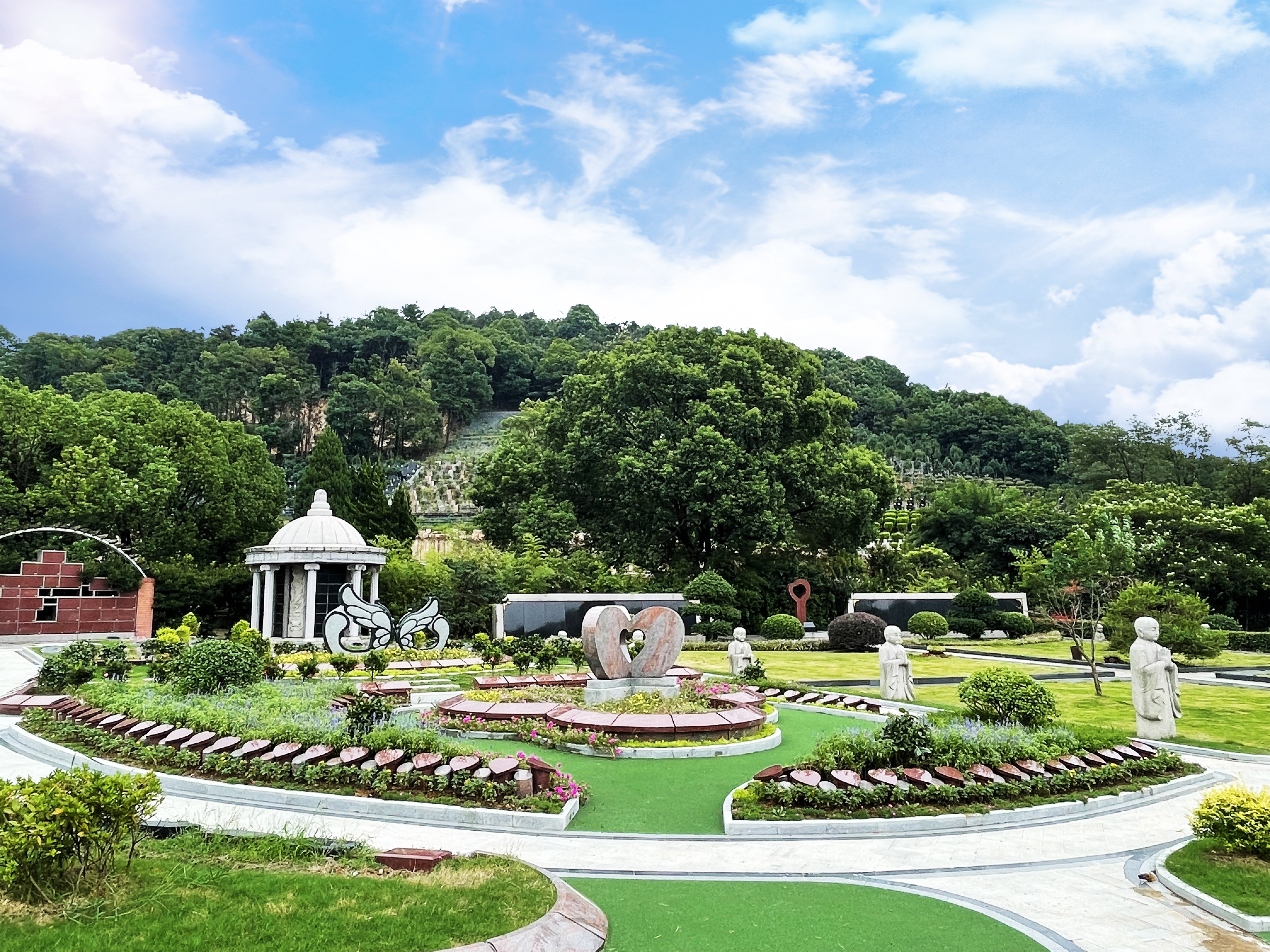 现代墓园与古板墓园有什么区别？？？？